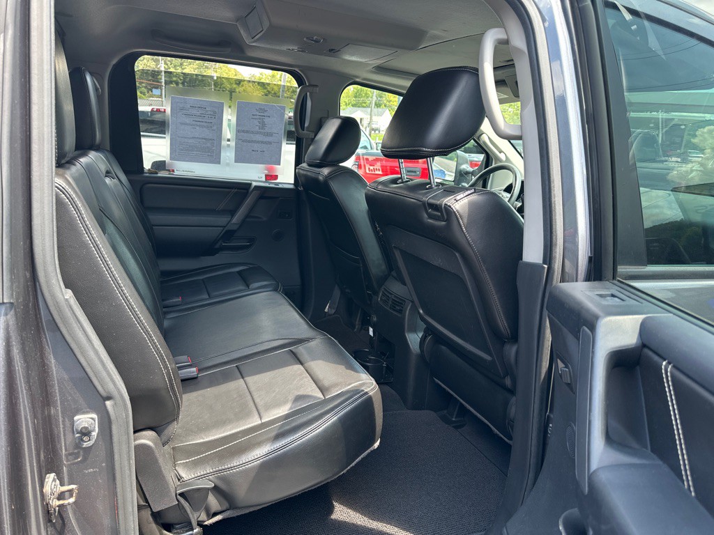 2014 Nissan Titan Image 12