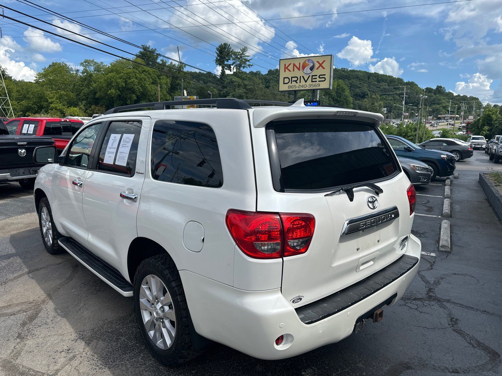 2015 Toyota Sequoia Image 2