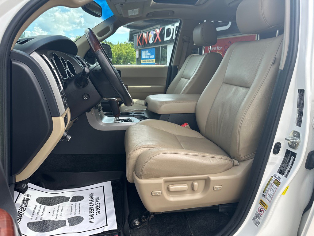 2015 Toyota Sequoia Image 6