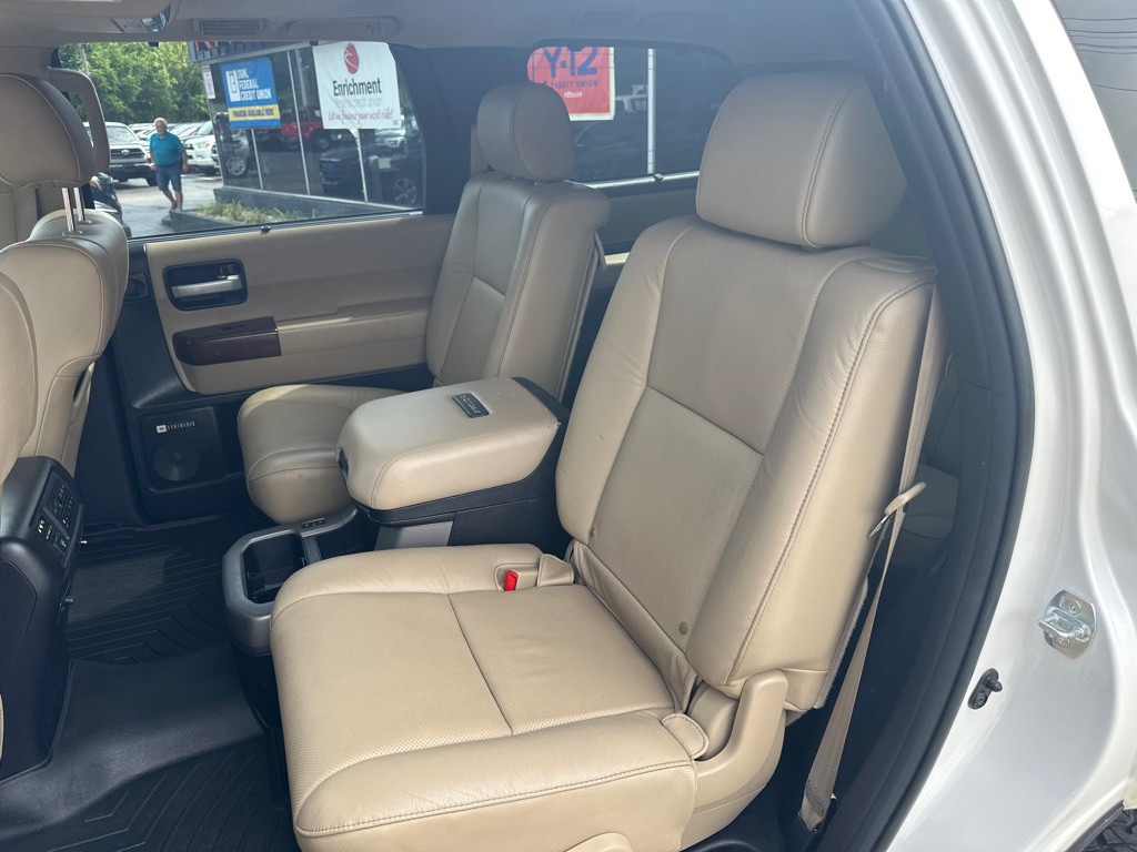 2015 Toyota Sequoia Image 7