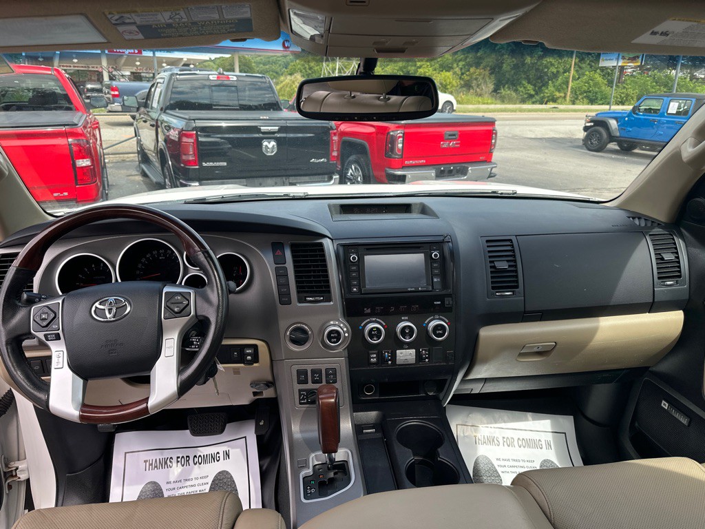 2015 Toyota Sequoia Image 10