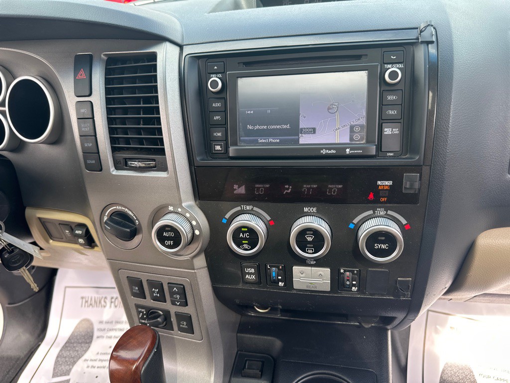 2015 Toyota Sequoia Image 12
