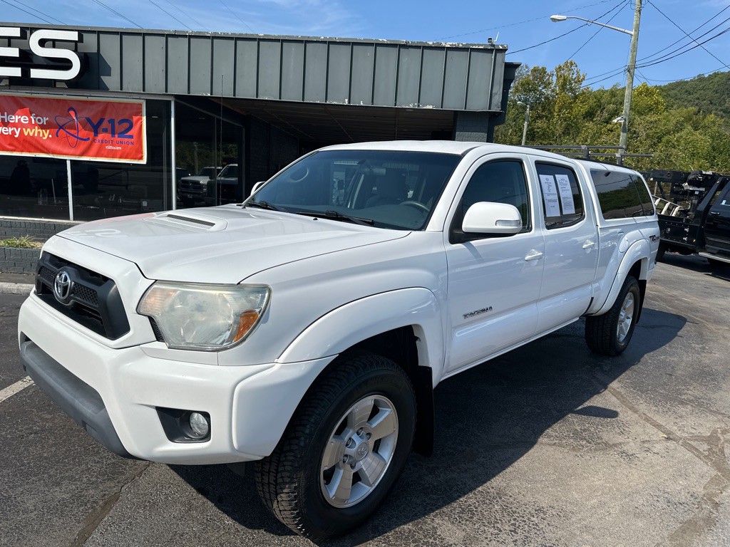 2015 Toyota Tacoma Image 1