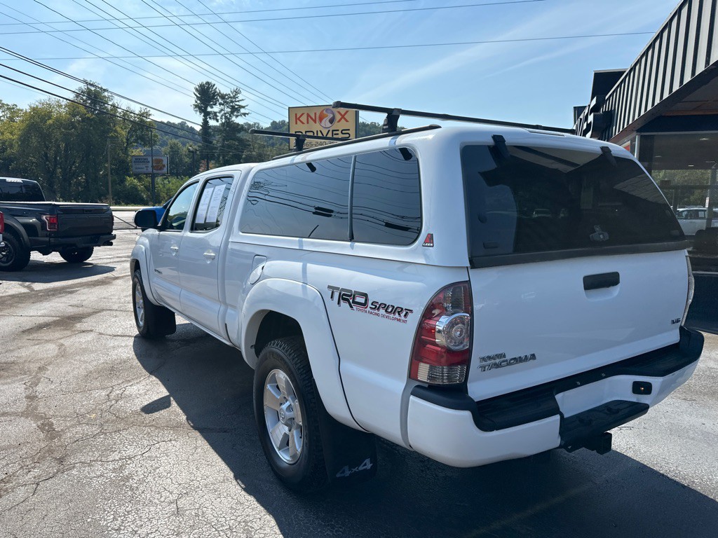 2015 Toyota Tacoma Image 2