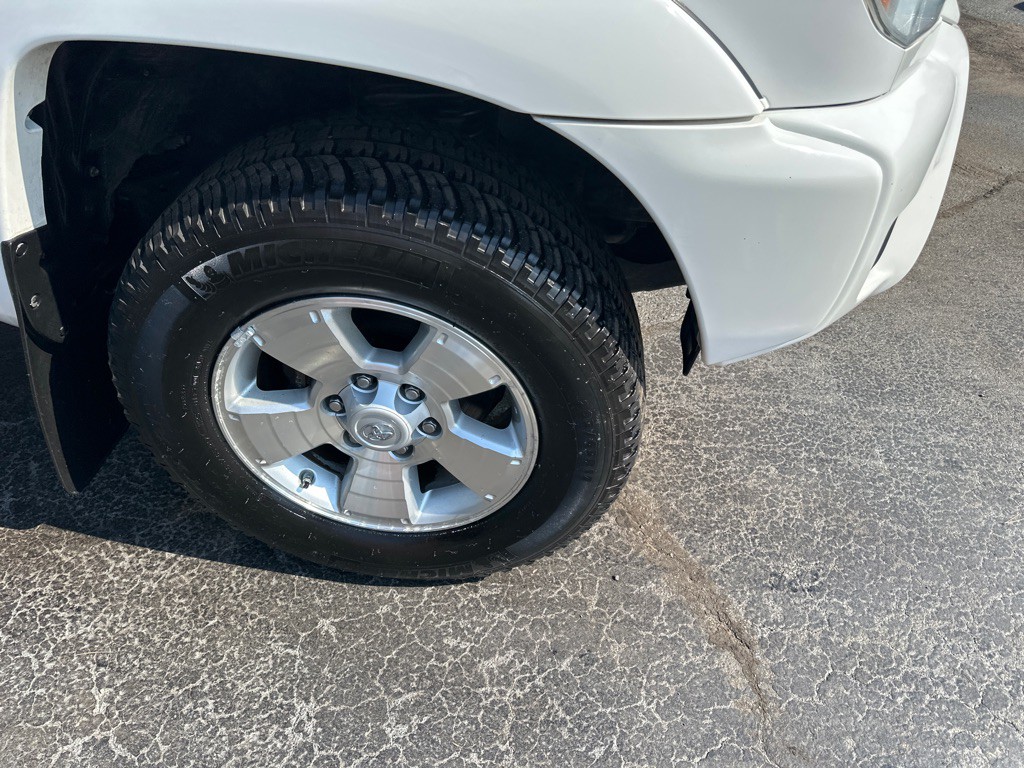 2015 Toyota Tacoma Image 6