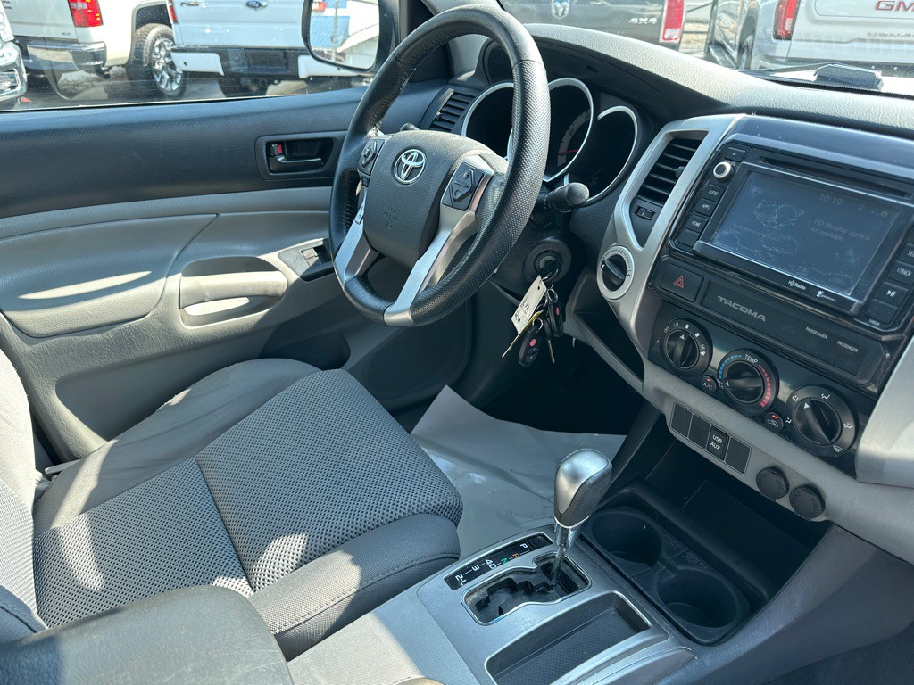 2015 Toyota Tacoma Image 8