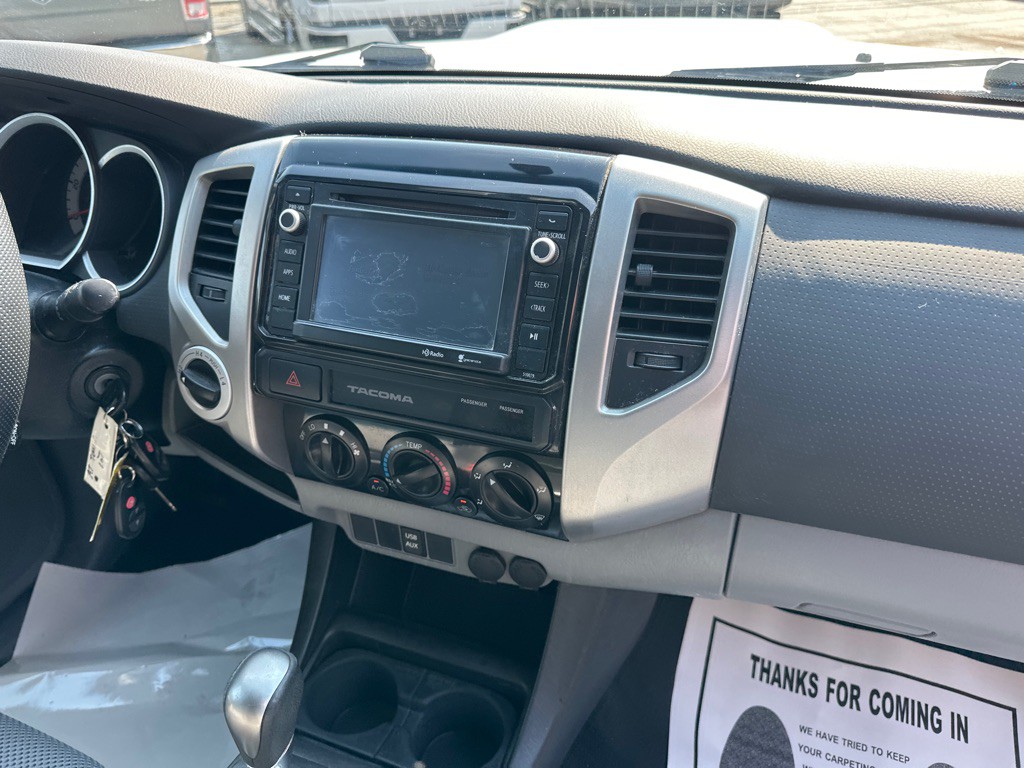 2015 Toyota Tacoma Image 9