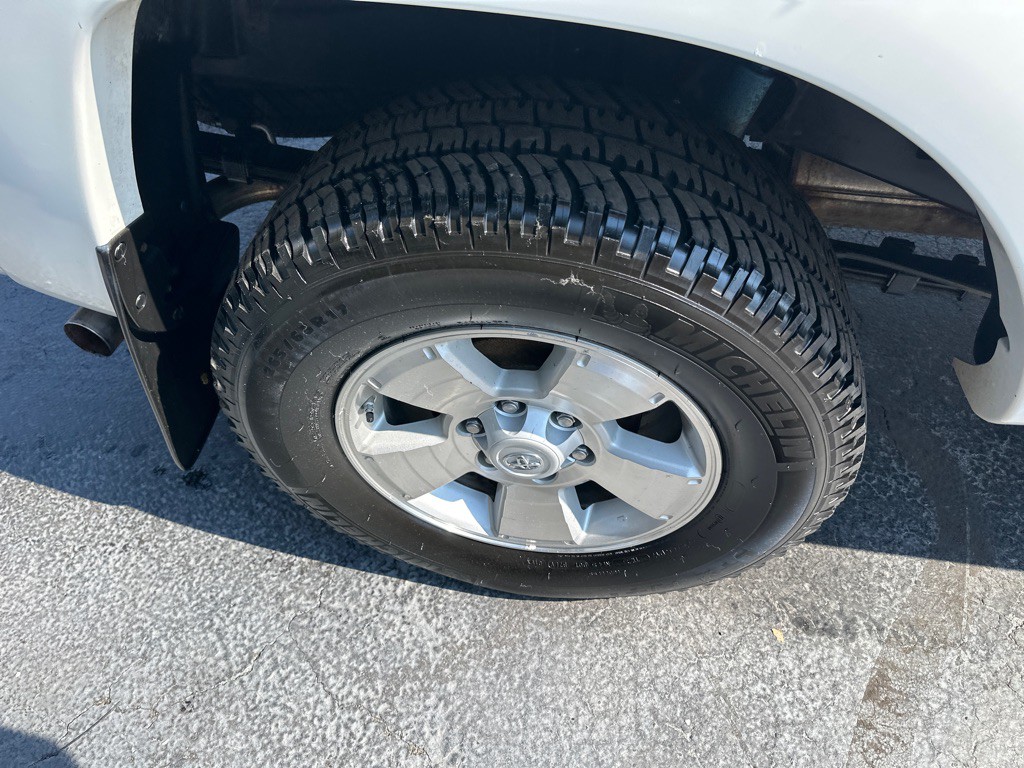 2015 Toyota Tacoma Image 11