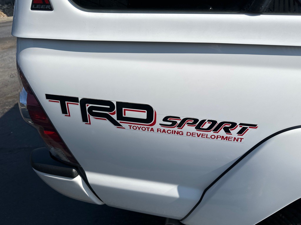 2015 Toyota Tacoma Image 12