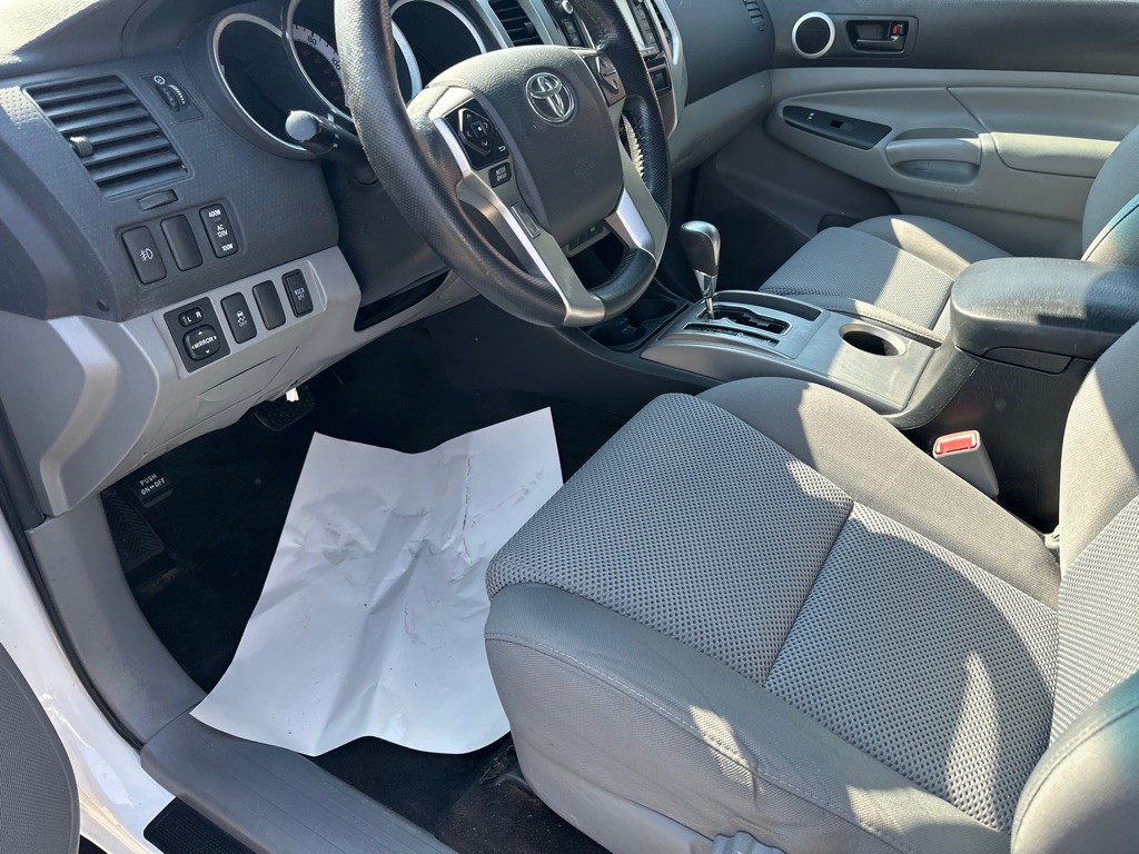 2015 Toyota Tacoma Image 15