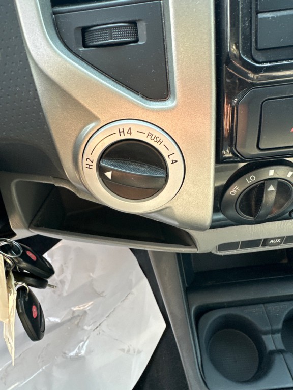 2015 Toyota Tacoma Image 17