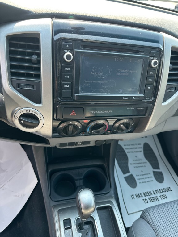 2015 Toyota Tacoma Image 18