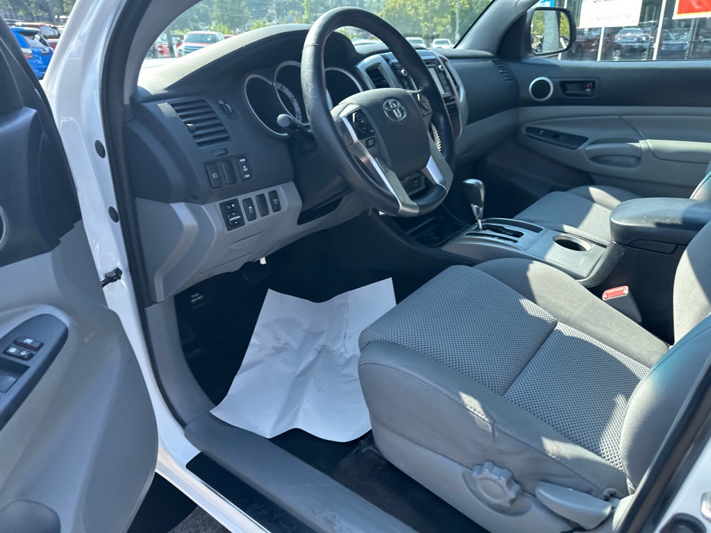 2015 Toyota Tacoma Image 19