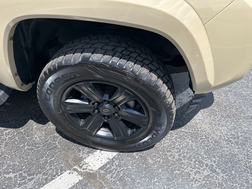 2016 Toyota Tacoma Image 6