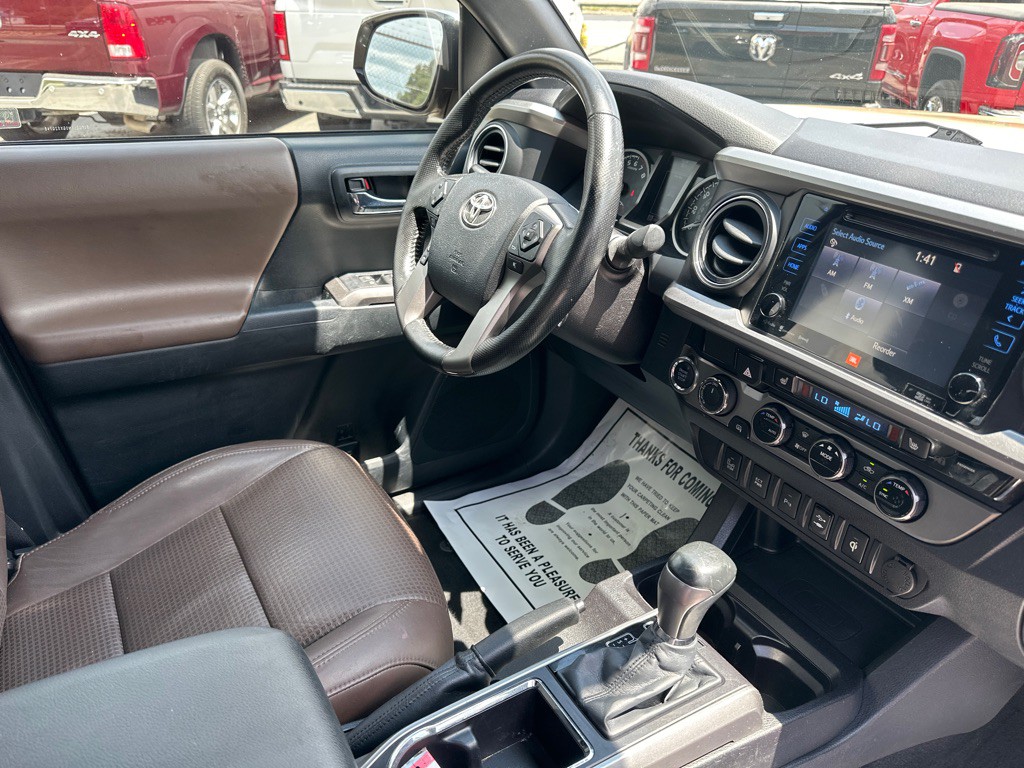 2016 Toyota Tacoma Image 8