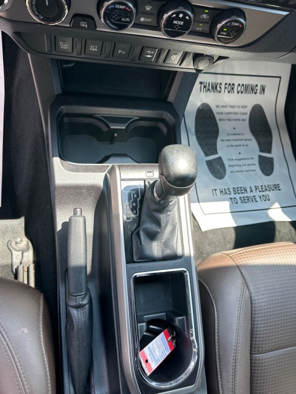 2016 Toyota Tacoma Image 16