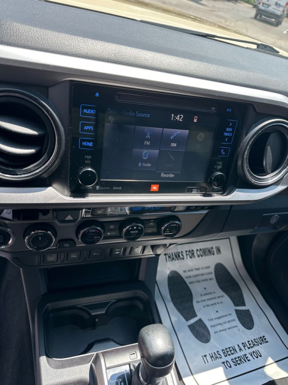 2016 Toyota Tacoma Image 17
