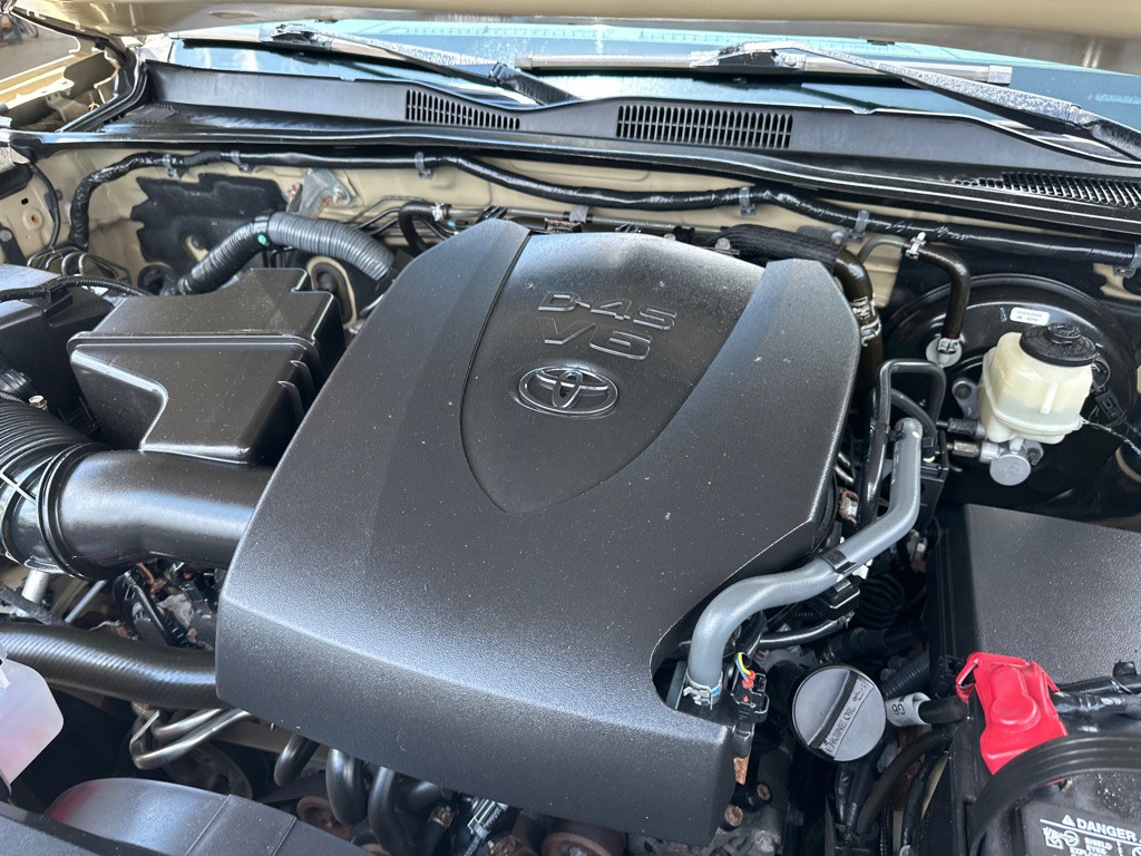 2016 Toyota Tacoma Image 20