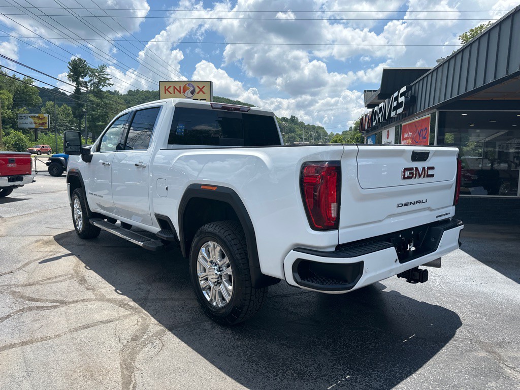 2020 GMC Sierra Image 2