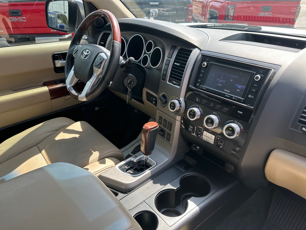 2016 Toyota Sequoia Image 8