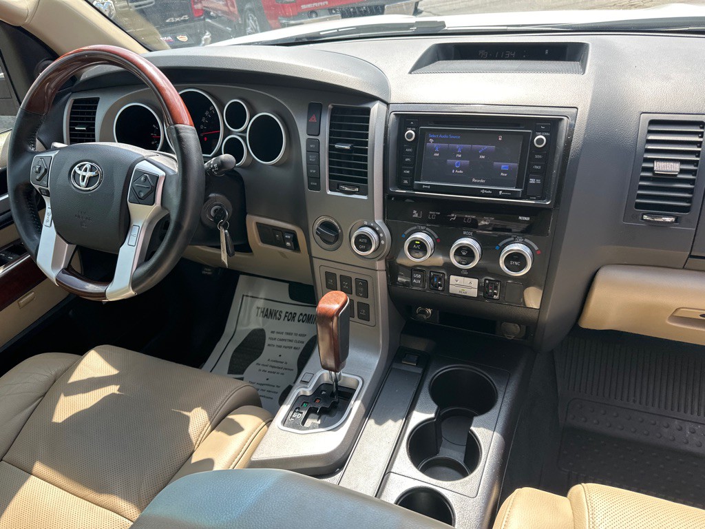 2016 Toyota Sequoia Image 10