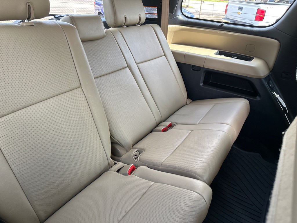 2016 Toyota Sequoia Image 14