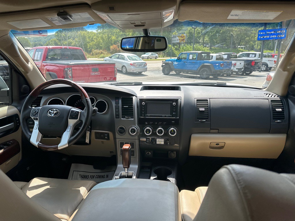 2016 Toyota Sequoia Image 15