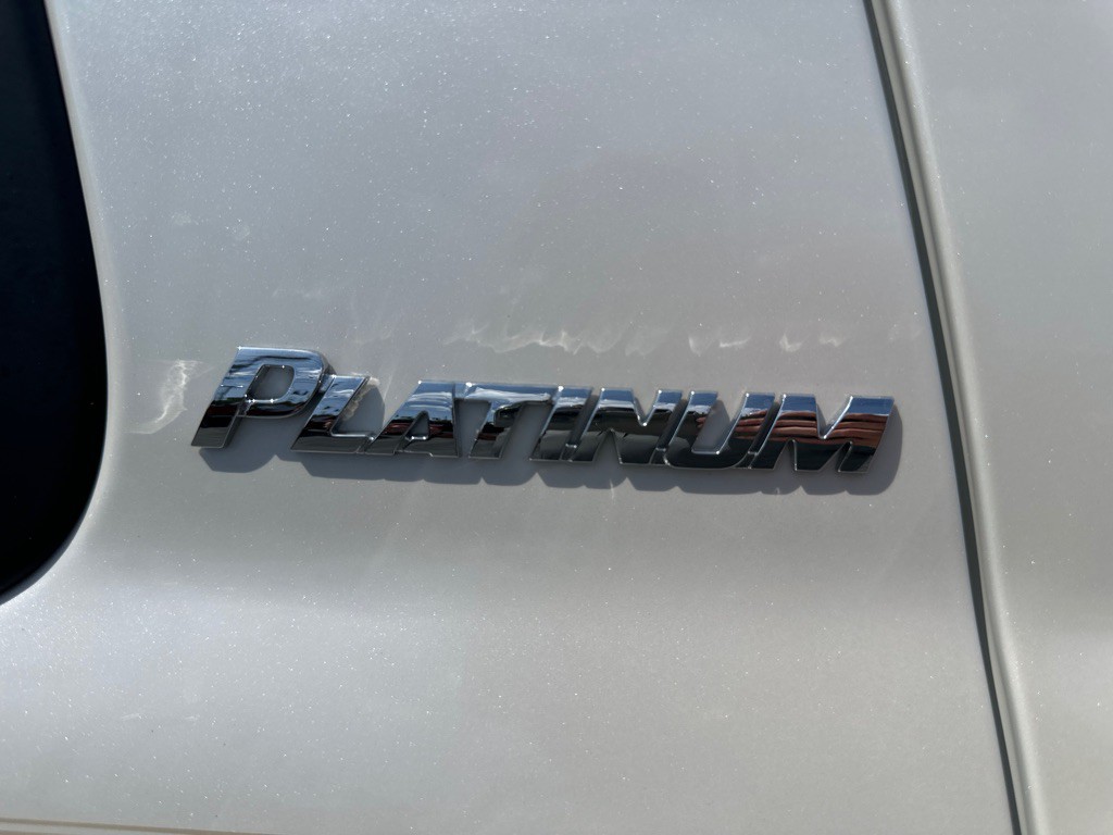 2016 Toyota Sequoia Image 19