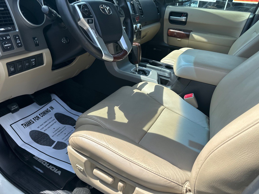 2016 Toyota Sequoia Image 20
