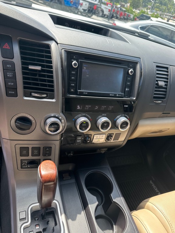 2016 Toyota Sequoia Image 23