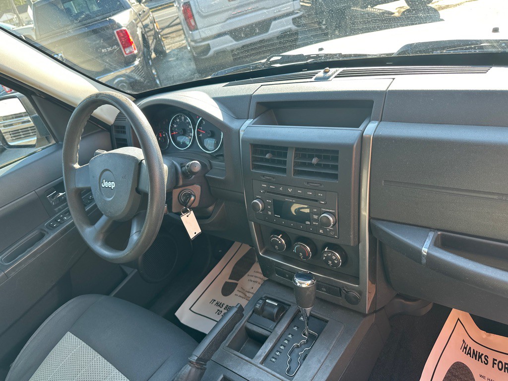 2009 Jeep Liberty Image 10