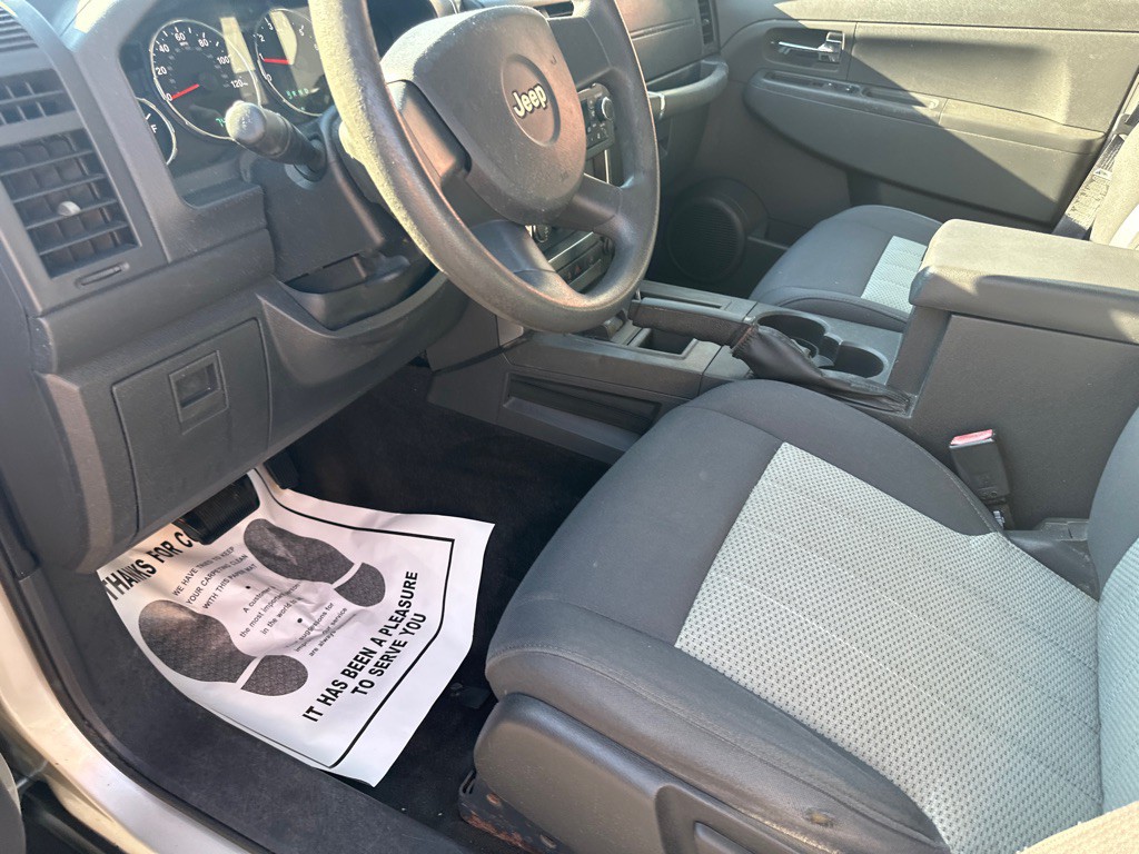 2009 Jeep Liberty Image 16