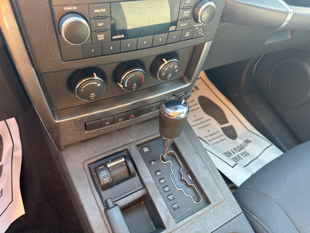2009 Jeep Liberty Image 18