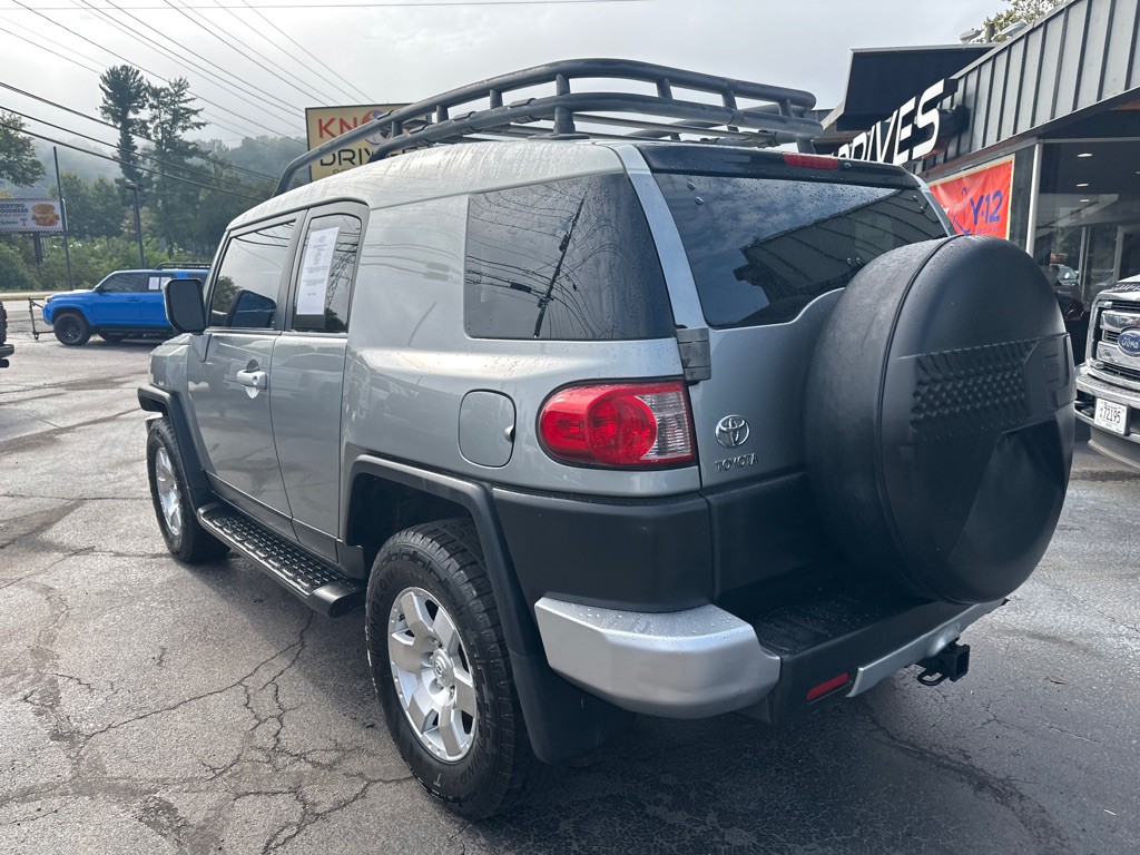 2010 Toyota FJ Cruiser Image 2