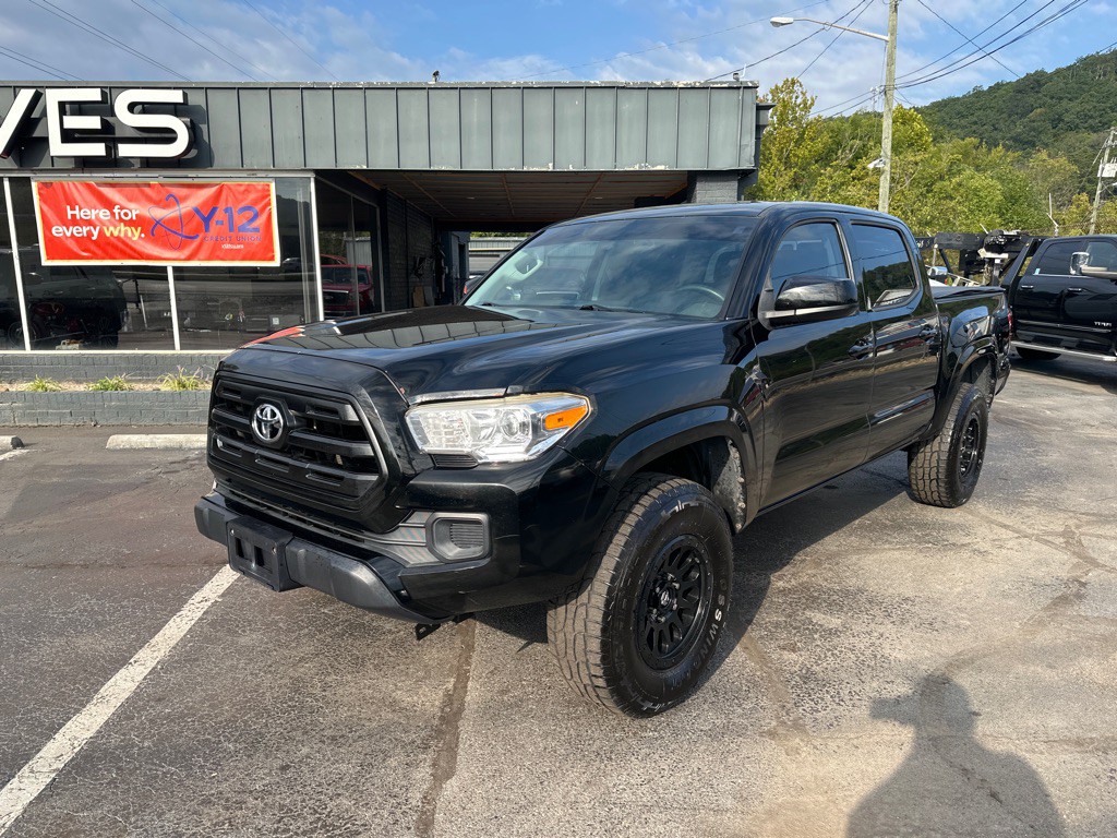 2017 Toyota Tacoma Image 1