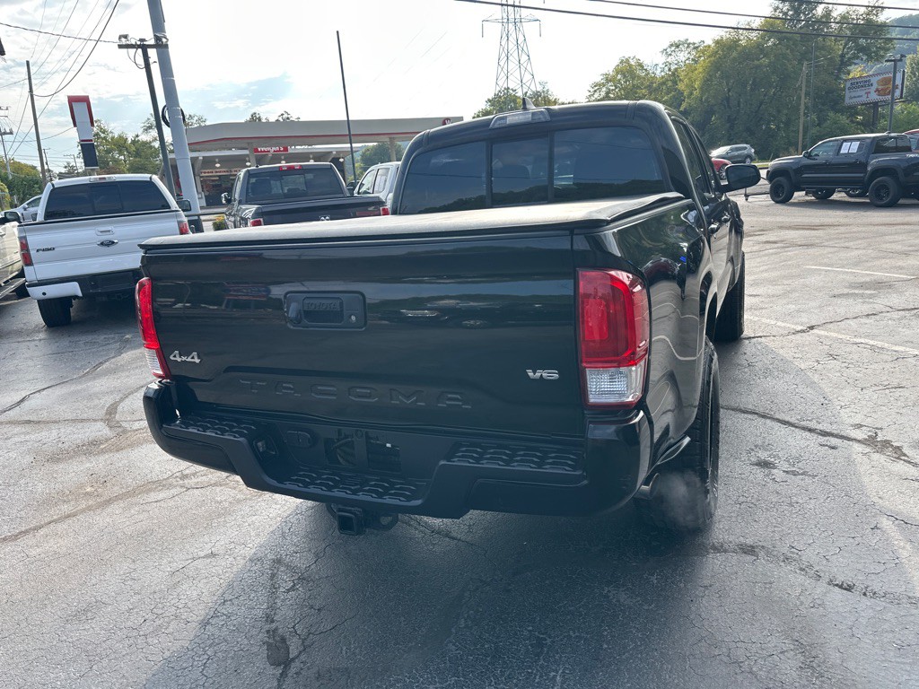 2017 Toyota Tacoma Image 3