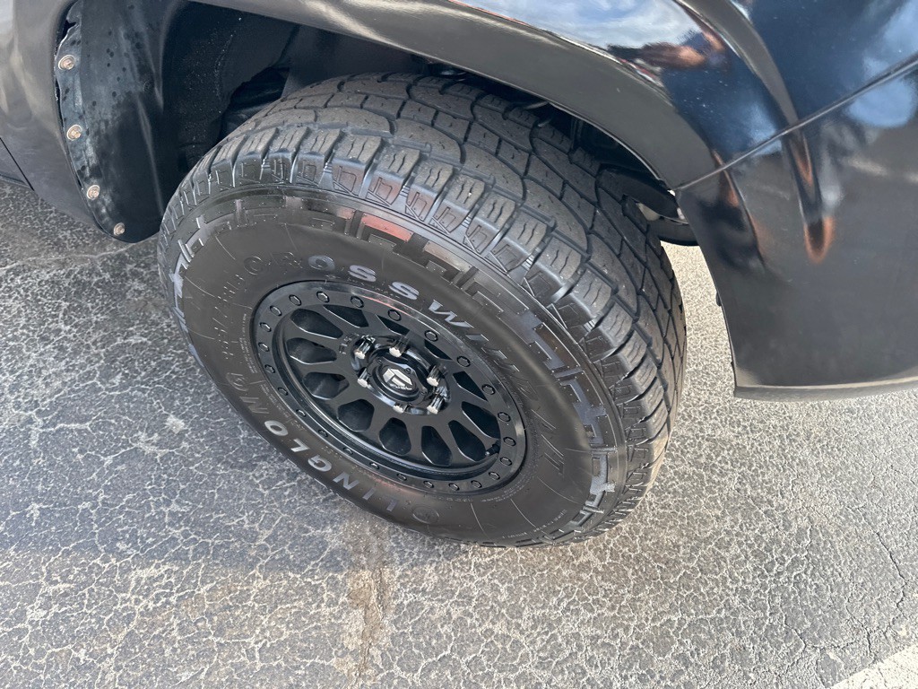 2017 Toyota Tacoma Image 6