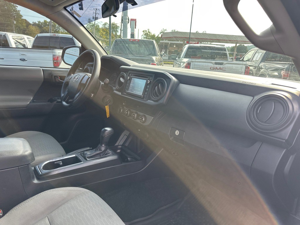 2017 Toyota Tacoma Image 7