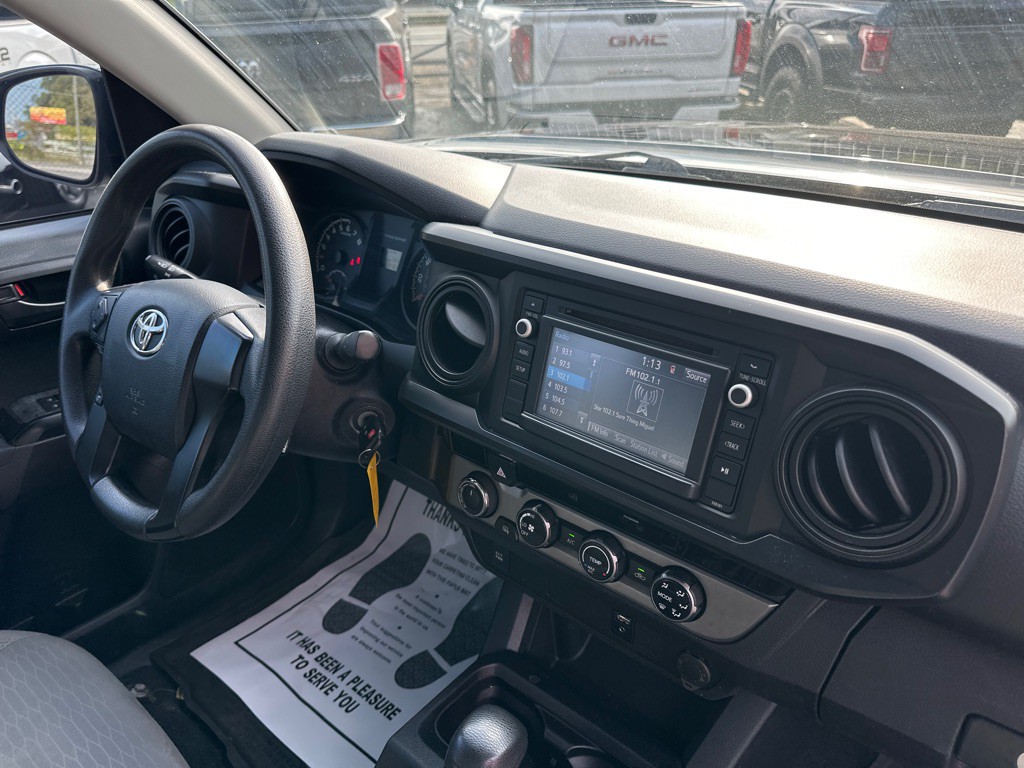 2017 Toyota Tacoma Image 8