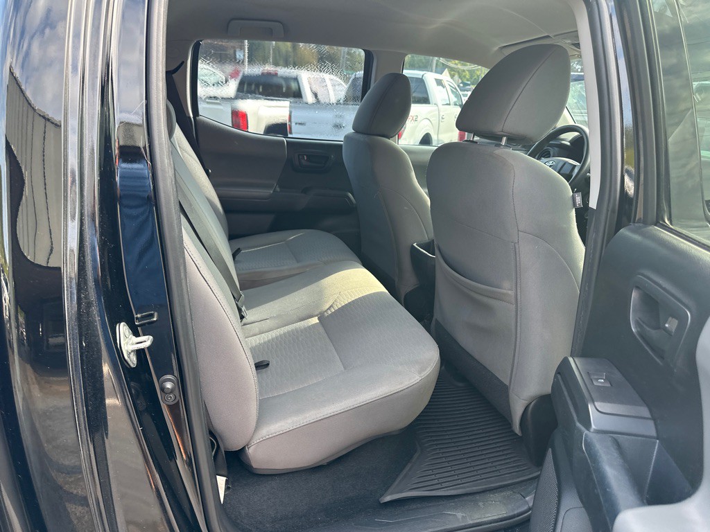 2017 Toyota Tacoma Image 9