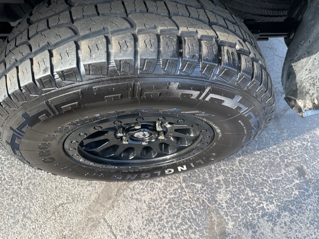 2017 Toyota Tacoma Image 11