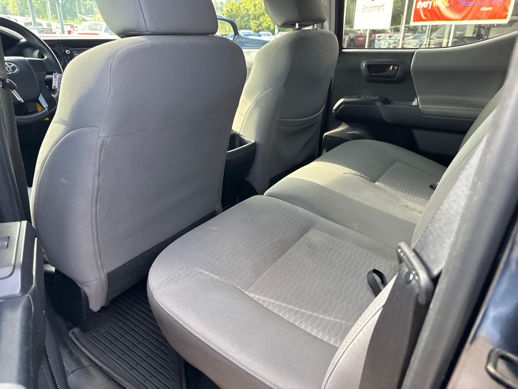 2017 Toyota Tacoma Image 12
