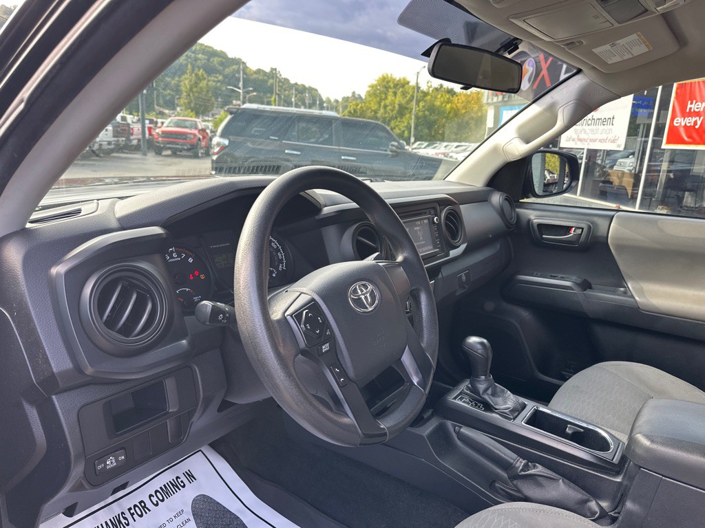 2017 Toyota Tacoma Image 13