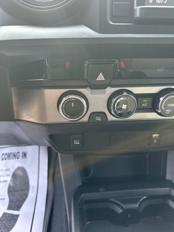 2017 Toyota Tacoma Image 16