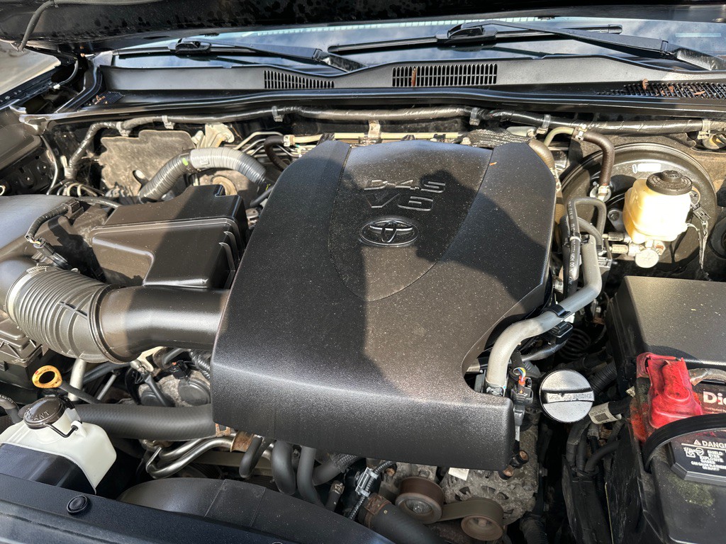 2017 Toyota Tacoma Image 17