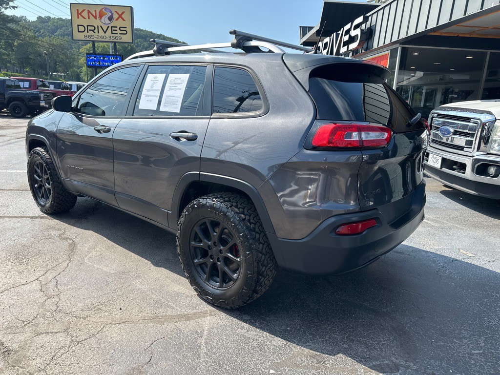 2018 Jeep Cherokee Image 2
