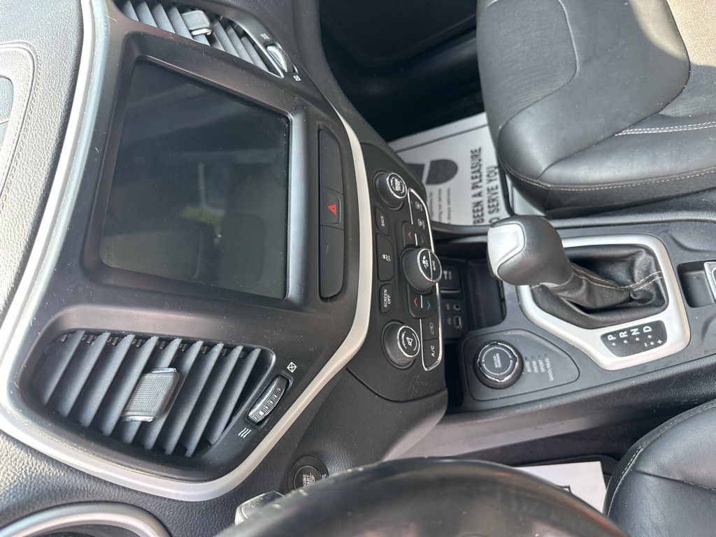 2018 Jeep Cherokee Image 16