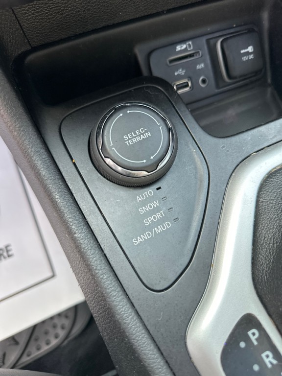2018 Jeep Cherokee Image 17