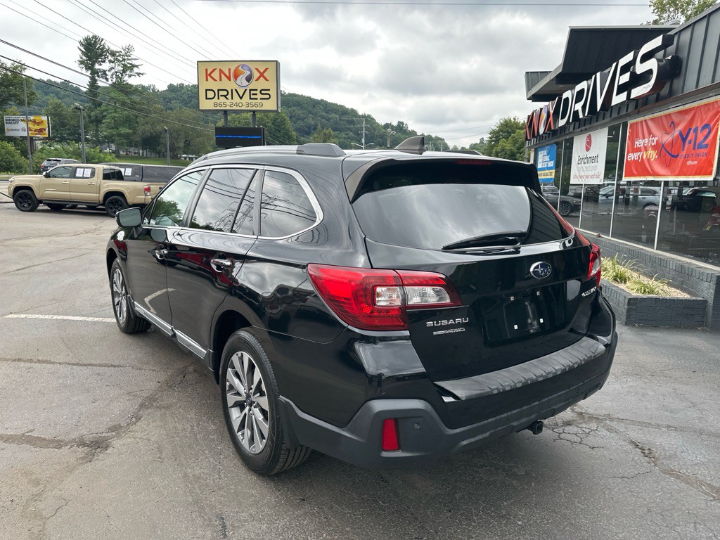 2019 Subaru Outback Image 2