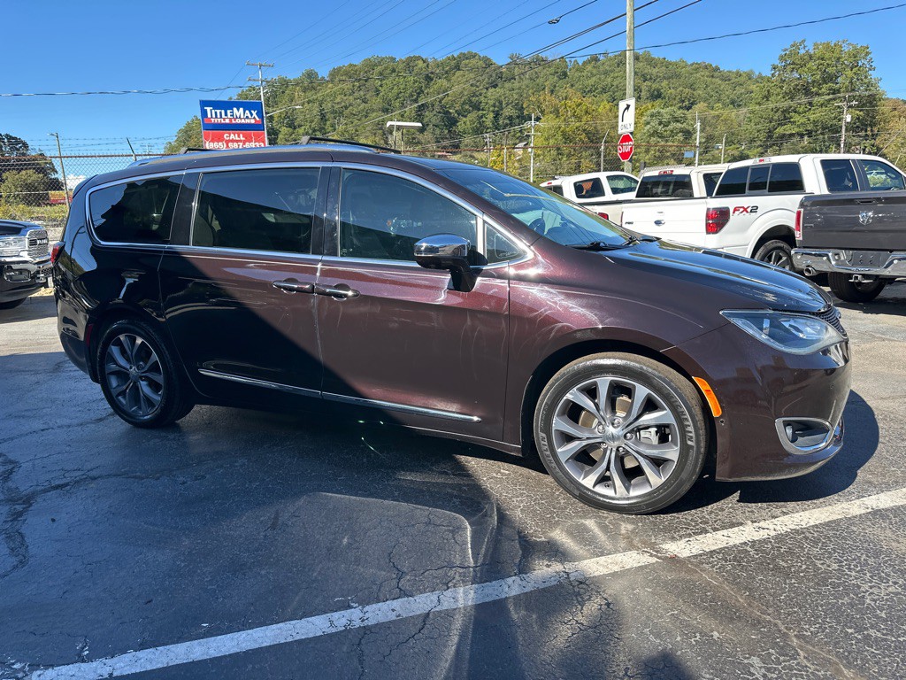 2017 Chrysler Pacifica Image 4